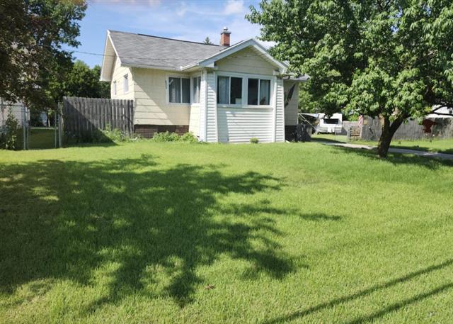 front view picture of 4062 W Michigan Ave, Saginaw, MI. 48638