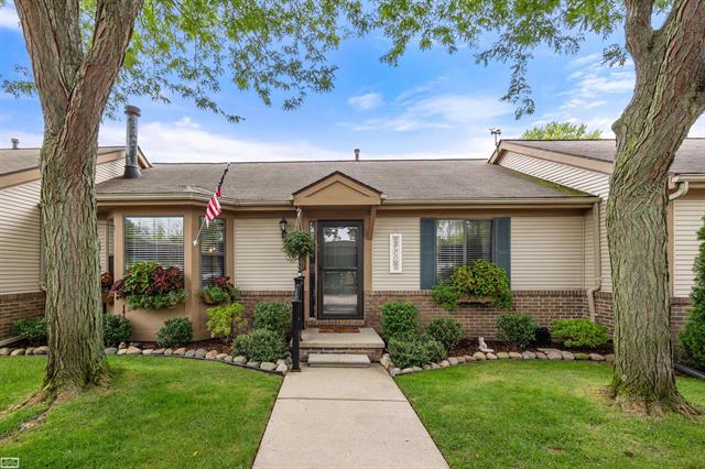 front view picture of 25060 Portside Court, Harrison Township, MI. 48045