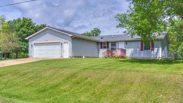 front view picture of 123 Carlysle, Brooklyn, MI. 49230