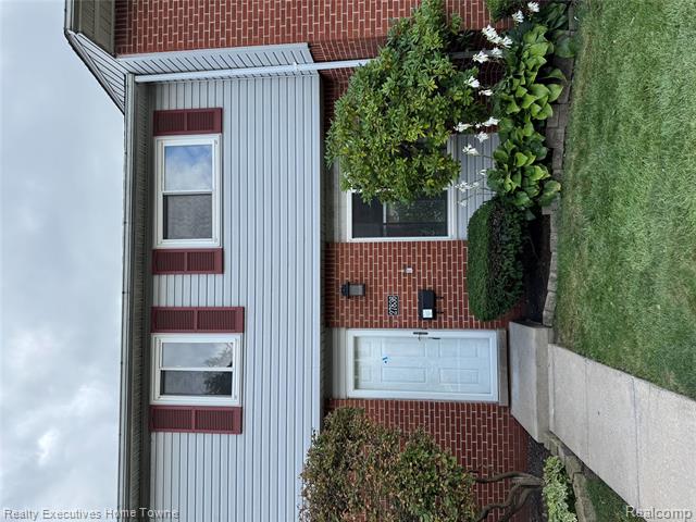 front view picture of 27836 Eastwick, Roseville, MI. 48066