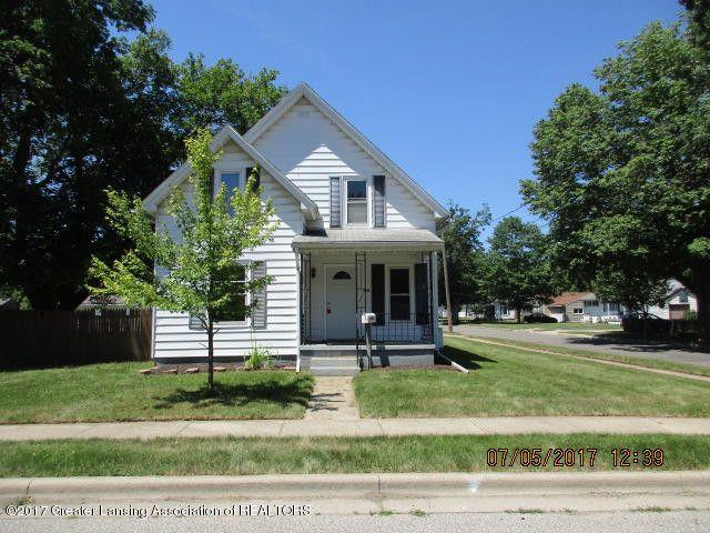 front view picture of 300 Robbins Street, Owosso, MI. 48867