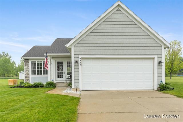 front view picture of 8337 Pebble Dr, Rockford, MI. 49341