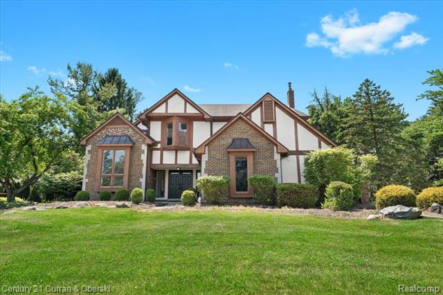 front view picture of 22275 Heatheridge Lane, Northville, MI. 48167