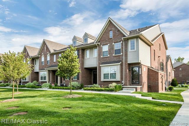 front view picture of 13103 Woodridge Circle, Plymouth, MI. 48170