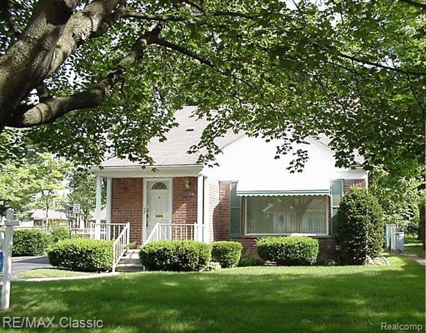 front view picture of 13352 Borgman Ave, Huntington Woods, MI. 48070