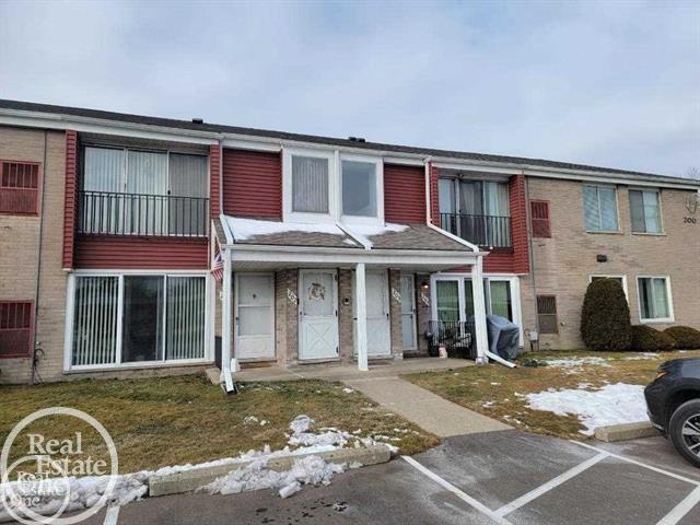 front view picture of 203 Sunset Lane, Saint Clair Shores, MI. 48082