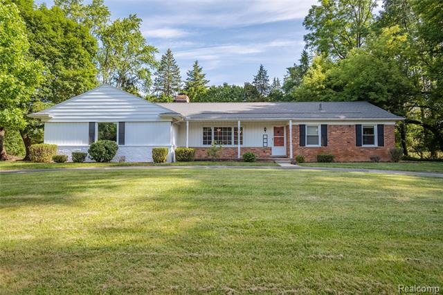 front view picture of 31894 Merton Dr, Farmington, MI. 48334