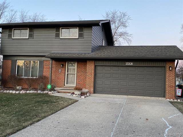 front view picture of 27208 Hystone Dr, Farmington, MI. 48334