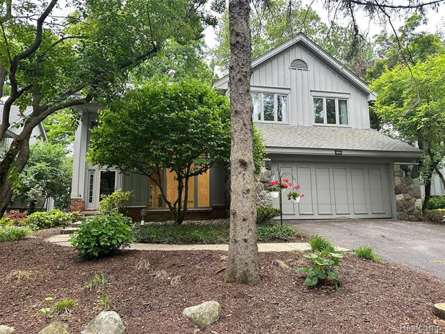 front view picture of 4908 Fairway Ridge Circle, West Bloomfield, MI. 48323