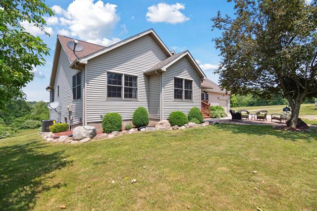 front view picture of 1741 N Bunn Rd, Hillsdale, MI. 49242