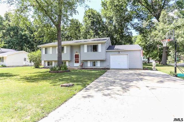 front view picture of 1008 Sunburst Dr, Jackson, MI. 49203