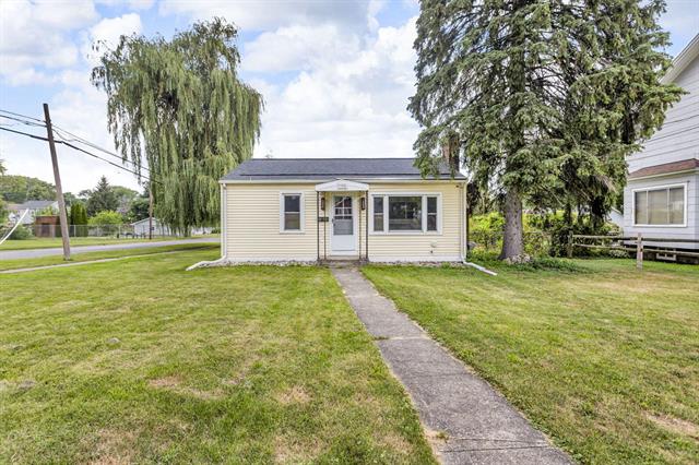 front view picture of 1100 E North St, Jackson, MI. 49202