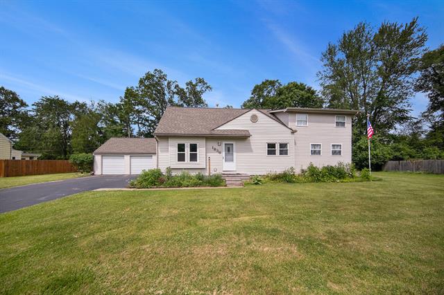 front view picture of 1836 W Argus Ct, Jackson, MI. 49203