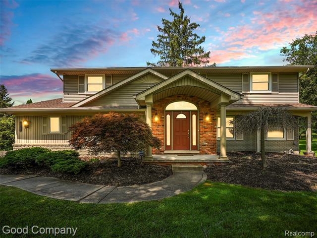 front view picture of 26299 Springfield Dr, Farmington, MI. 48334