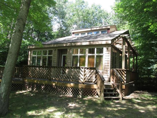 front view picture of 9615 Golf Port Dr, Stanwood, MI. 49346