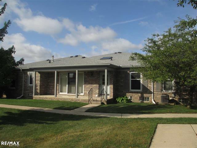 front view picture of 14555 Hollow Creek Ct, Utica, MI. 48315
