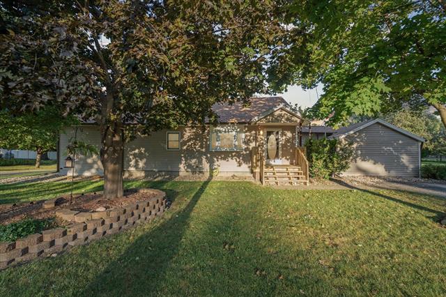 front view picture of 911 Evanston Dr, Jackson, MI. 49202
