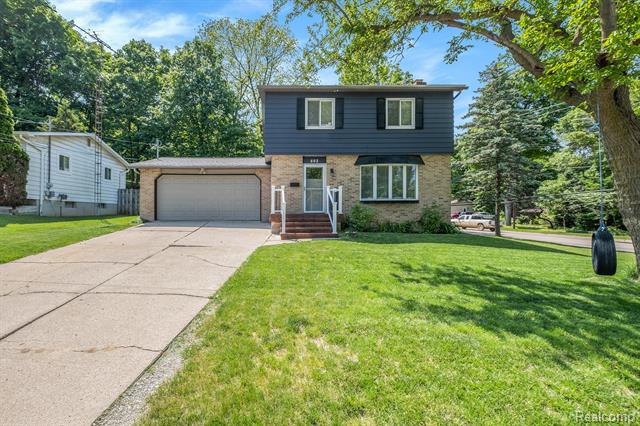 front view picture of 602 Davis, Fenton, MI. 48430