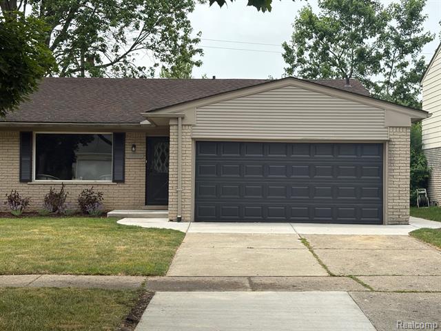 front view picture of 14671 Labelle St, Oak Park, MI. 48237