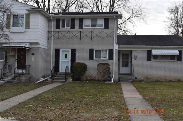 front view picture of 142 S Christine Circle, Mount Clemens, MI. 48043