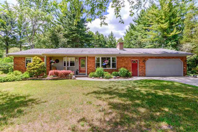 front view picture of 404 River Bend, Flushing, MI. 48433