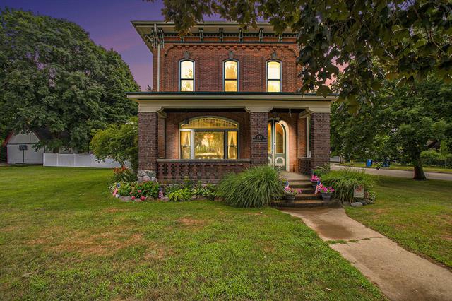 front view picture of 213 W Chicago, Coldwater, MI. 49036