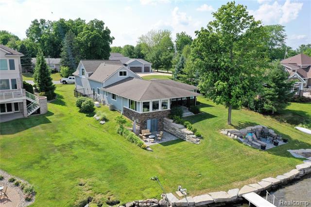 front view picture of 12419 Margaret Drive, Fenton, MI. 48430