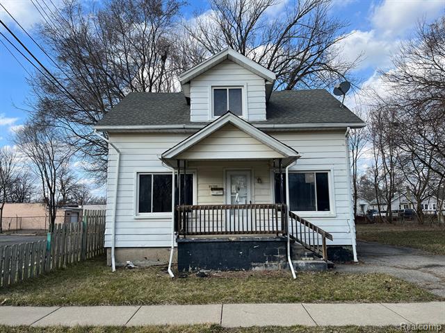 front view picture of 25736 Carlysle Street, Dearborn Heights, MI. 48125