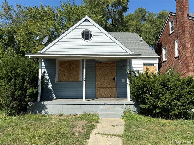 front view picture of 15037 E State Fair Street, Detroit, MI. 48205