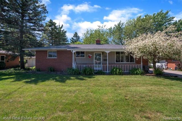 front view picture of 1200 State Road, Fenton, MI. 48430