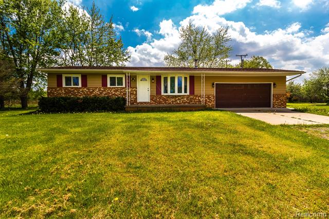 front view picture of 789 W Castle Road, Fostoria, MI. 48435