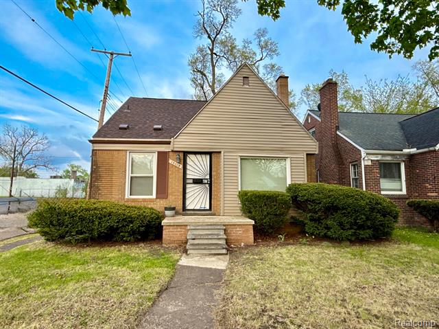 front view picture of 13618 Grandmont Avenue, Detroit, MI. 48227