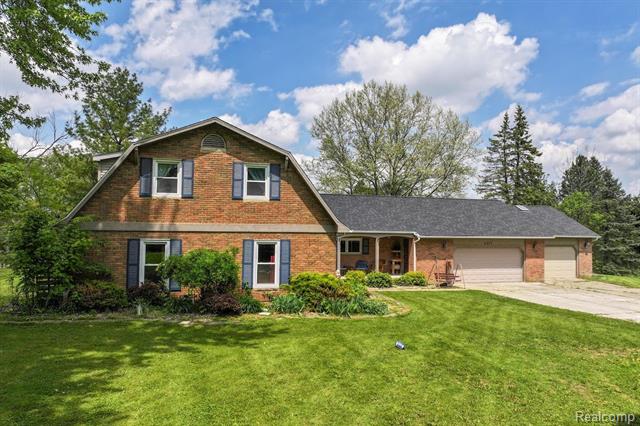 front view picture of 8277 Mccandlish Road, Grand Blanc, MI. 48439