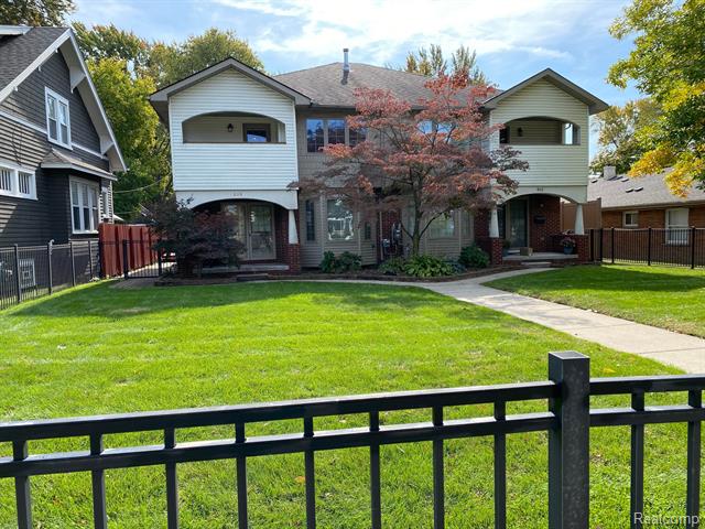 front view picture of 804 E Lincoln Avenue, Royal Oak, MI. 48067