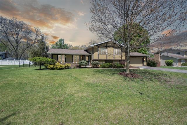 front view picture of 1750 Lochmoor, Jackson, MI. 49201