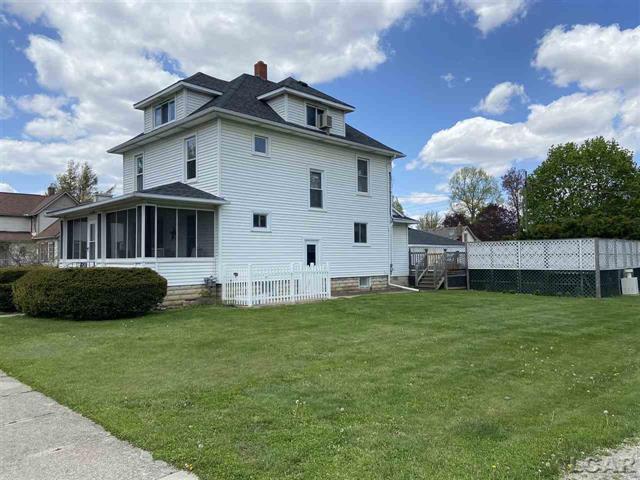 front view picture of 215 White, Blissfield, MI. 49228