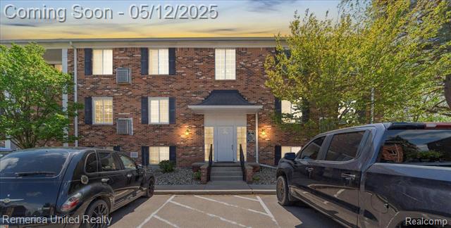 front view picture of 505 W Highland  C-7, Howell, MI. 48843