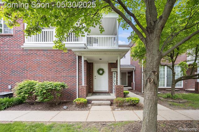 front view picture of 6769 Boulder Pointe Dr, Washington, MI. 48094