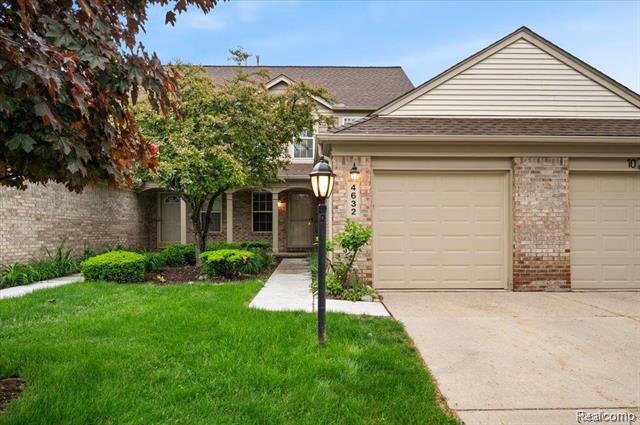 front view picture of 4632 Huntersw  Circle, Canton, MI. 48188