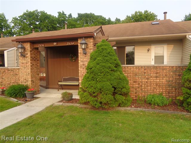 front view picture of 25134 Jefferson Court, South Lyon, MI. 48178