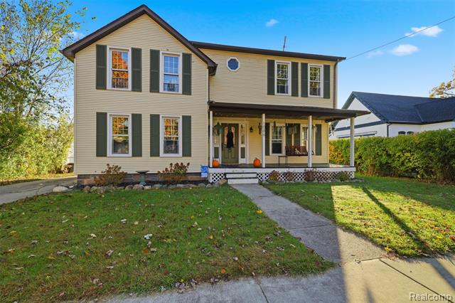 front view picture of 1086 N Saginaw Street, Lapeer, MI. 48446
