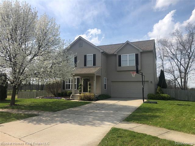 front view picture of 374 Sweet Briar Ridge, Linden, MI. 48451