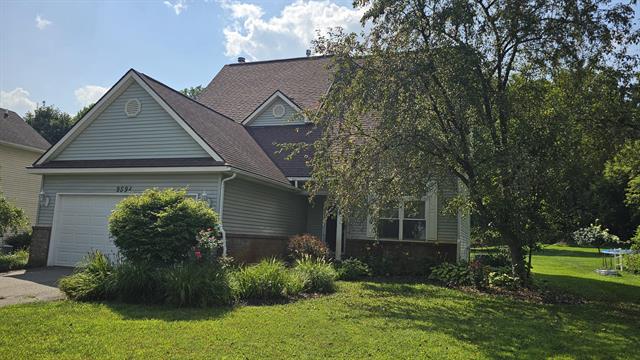 front view picture of 9594 Bass Court, Pinckney, MI. 48169