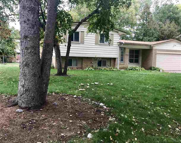 front view picture of 27054 Arlington Dr, Southfield, MI. 48076