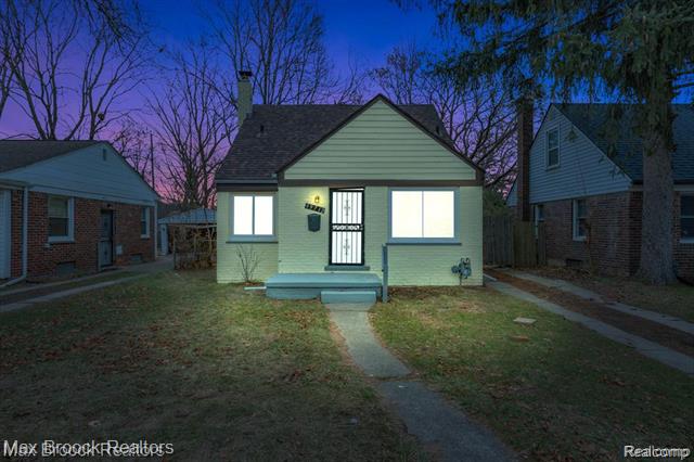 front view picture of 19712 Lahser Road, Detroit, MI. 48219