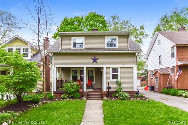 front view picture of 916 Pearl Street, Ypsilanti, MI. 48197