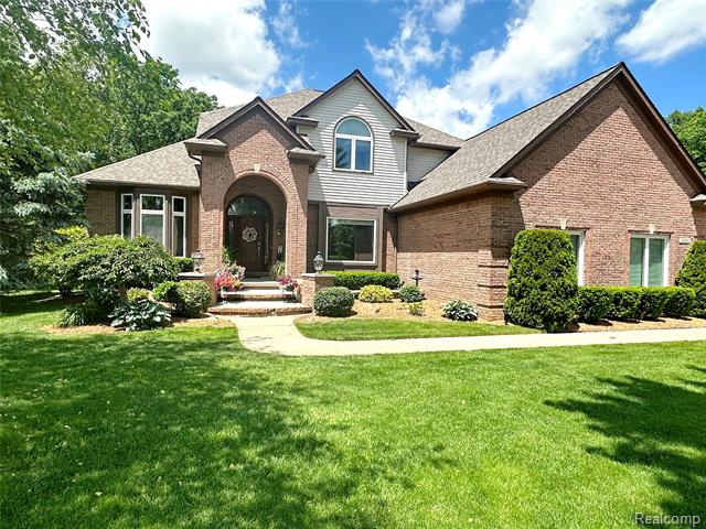 front view picture of 2351 Arciero Court, Howell, MI. 48855