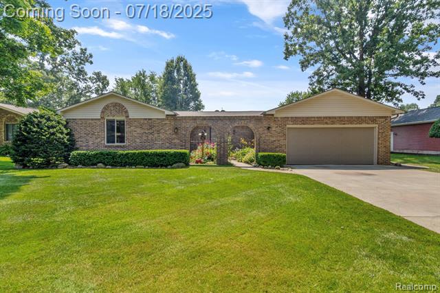 front view picture of 8400 Oak Shade Court, Davison, MI. 48423