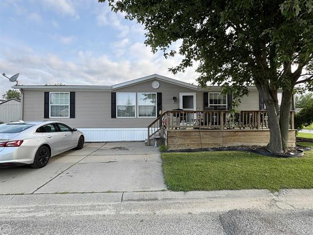 front view picture of 6041 Delaware, Fort Gratiot, MI. 48059