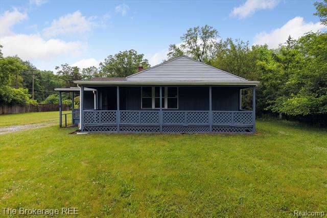 front view picture of 2147 Mill Road, Flint, MI. 48532